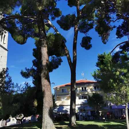 Διαμέρισμα Emily With Sea & Park View *
