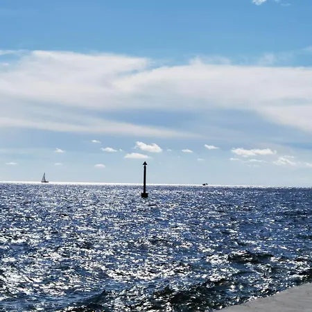 Emily Deluxe Superior 5 Star Apartment, Your Piece Of Heaven With Sea & Park View Apartament Novigrad (Istria)
