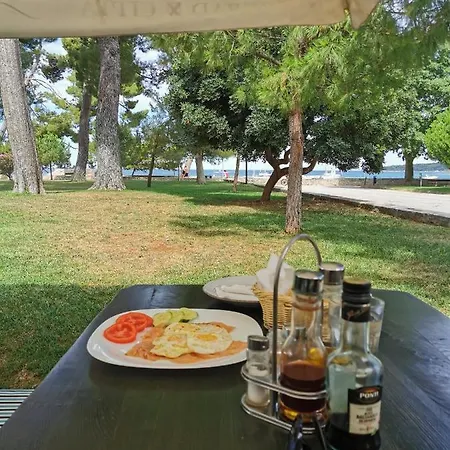 Emily Deluxe Superior 5 Star Apartment, Your Piece Of Heaven With Sea & Park View Apartament